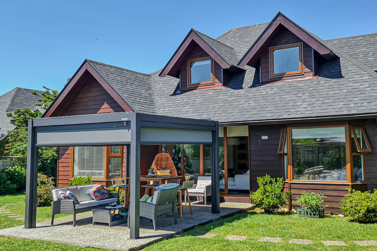 You are currently viewing Louvered Pergola 10’x13′ feet – A Popular Trend